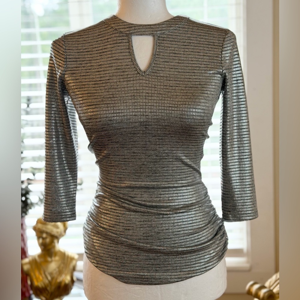 by & by Shiny Silver Top